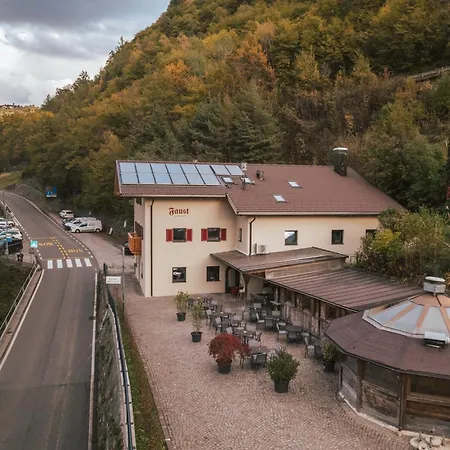Faust Guest house *